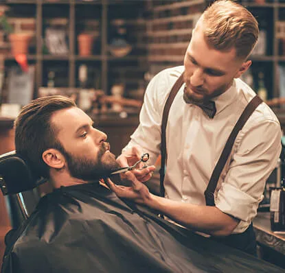 Close up portrait of toddler child getting his first haircut - 问鼎APP
